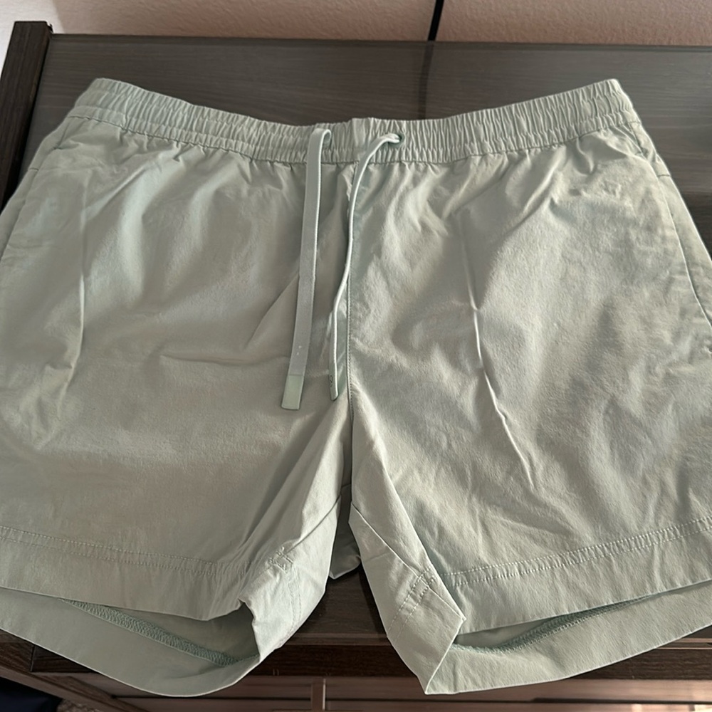 Cuts resort shorts medium